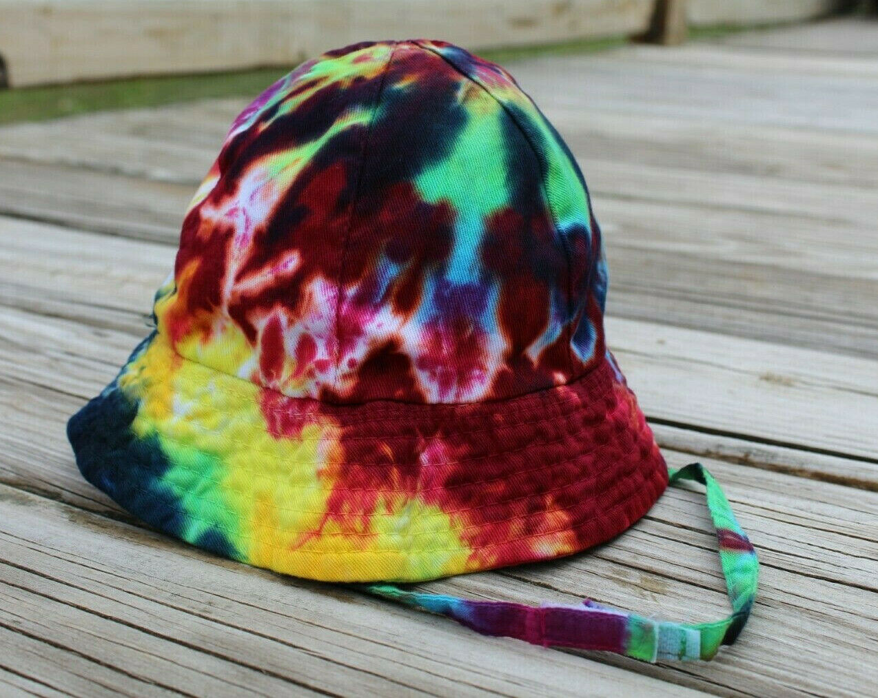 RAINBOW HEAVEN BUCKET HAT