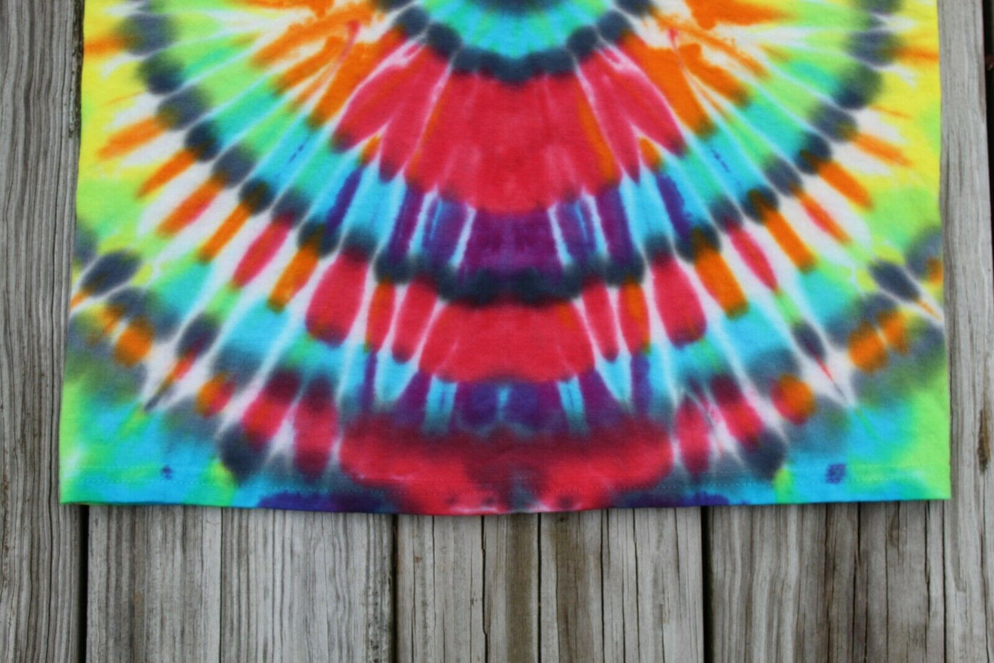 Hologram Tie Dye T-Shirt KIDS Small Rainbow Concentric Circles